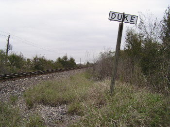 Santa Fe Duke sign east